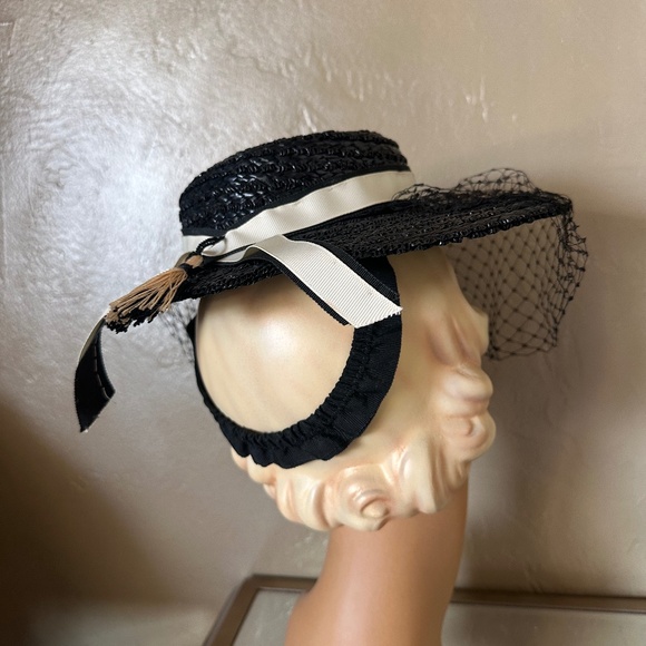 MARVELOUS 1940s\' BLACK STRAW TILT HAT WITH CREAM GROSGRAIN BAND/TASSELS + VEIL main image 7